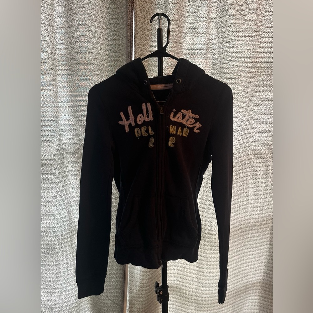 Small Hollister zippered hoodie.